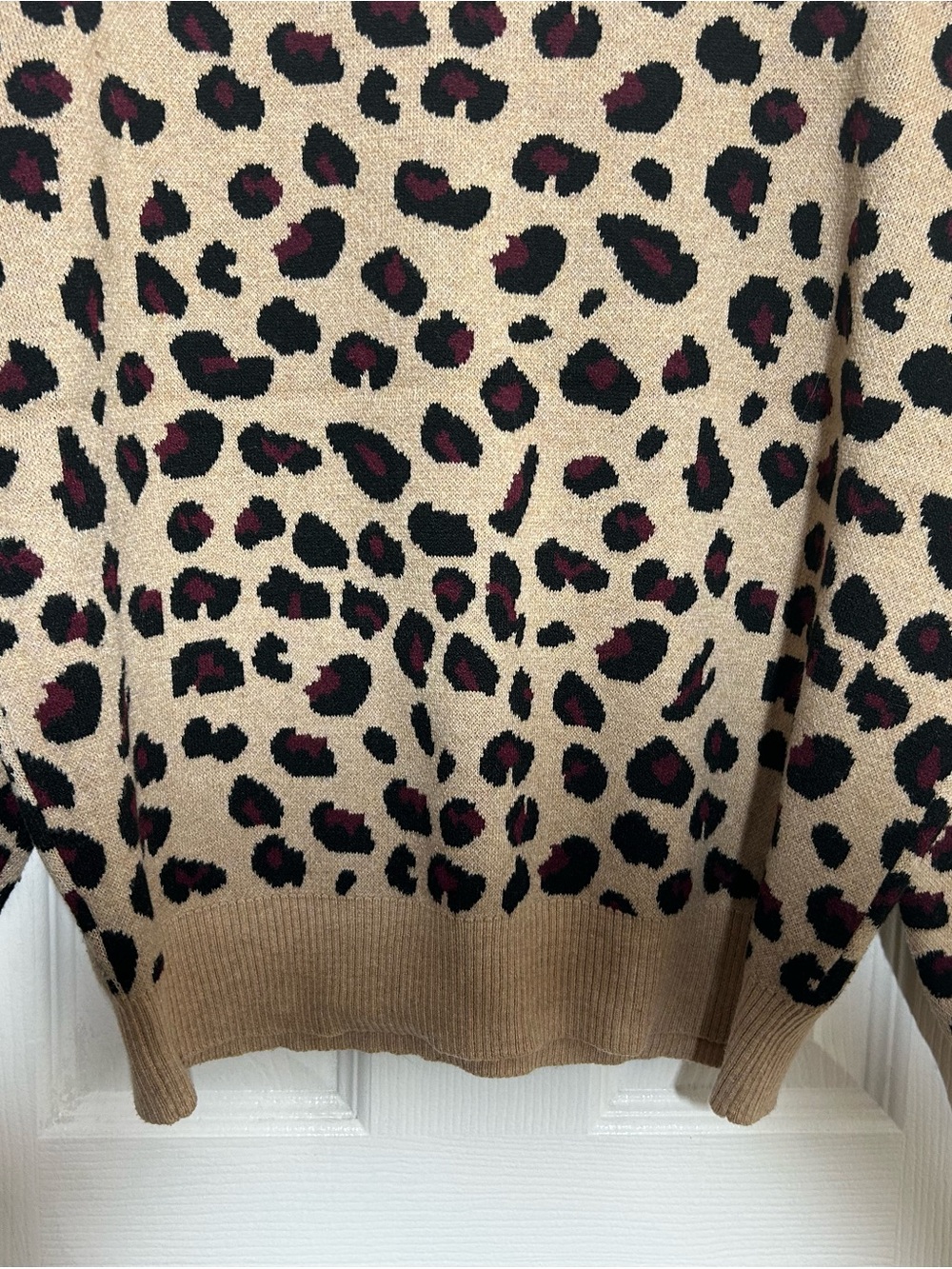 T Tahari Tan Leopard Print Crewneck Sweater Preppy Casual Animal Print - Picture 13 of 14